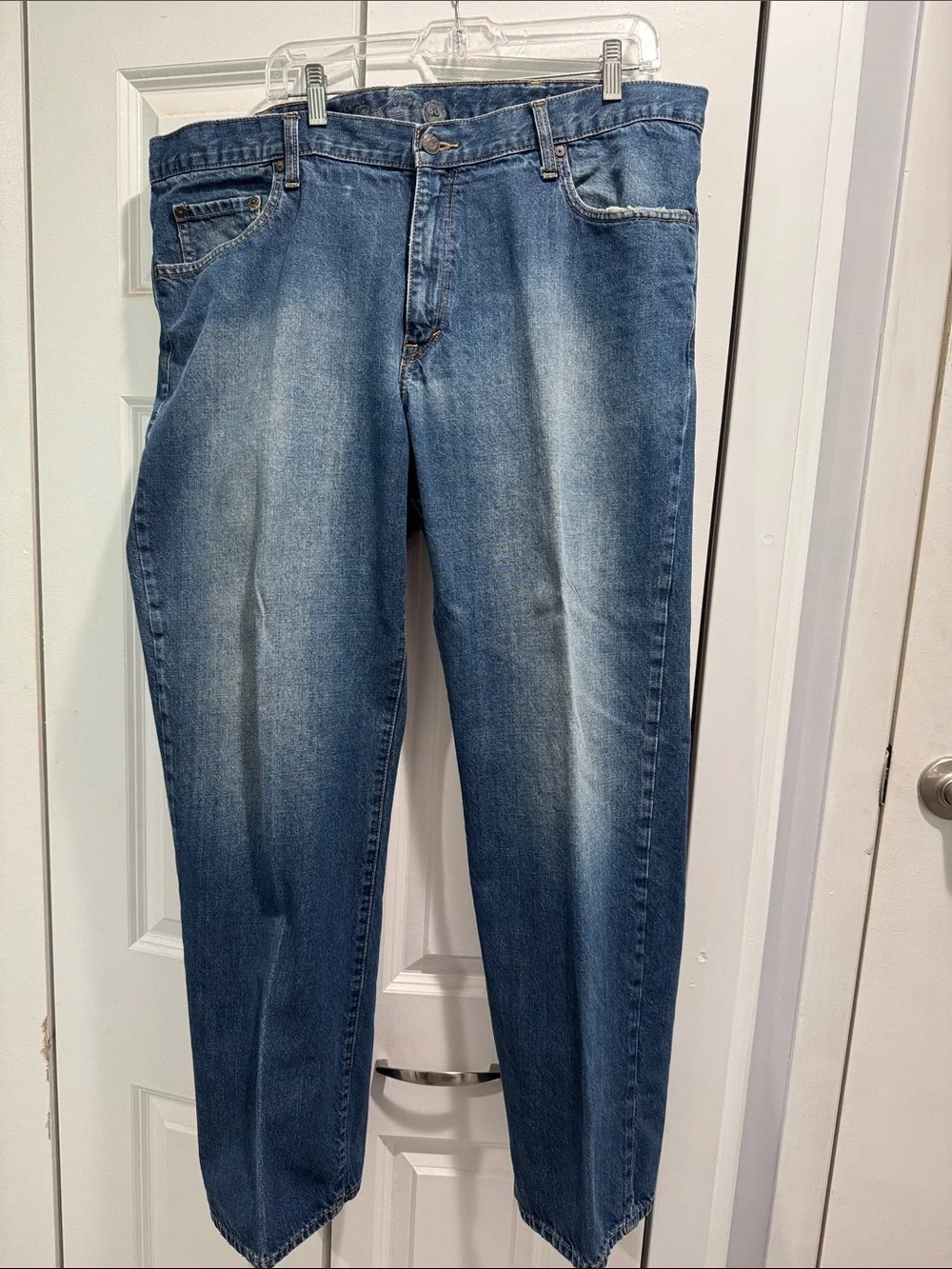 Old Navy Relaxed Fit Men's Jeans in Medium Blue Wash 42x32